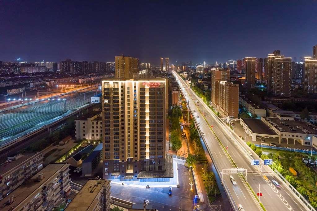 Ramada By Wyndham Wuhan Hankou Exterior photo